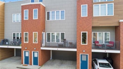 5715 Bridge Ave, Cleveland, OH 44102-3248