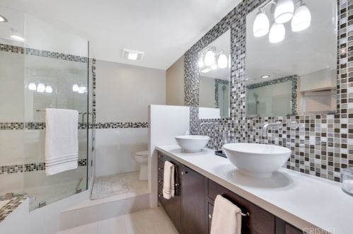 1664 Las Flores Dr, Glendale CA  91207-1200 exterior