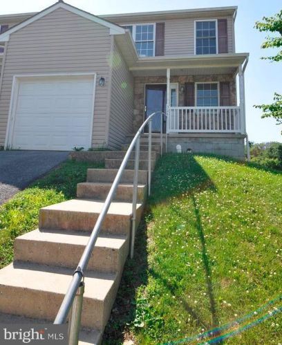324 Yorkshire Dr, Lancaster, PA 17603-8846