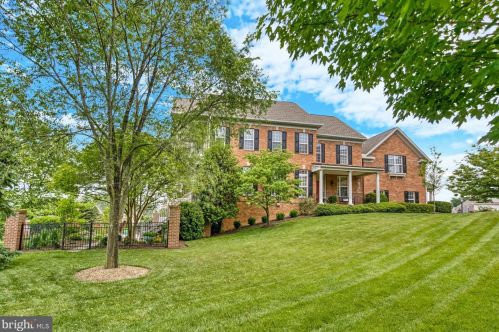 18464 Lanier Island Sq, Leesburg, VA 20176-3936