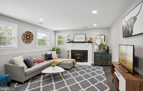 8922 Applecross Ln, Springfield VA  22153-1201 exterior