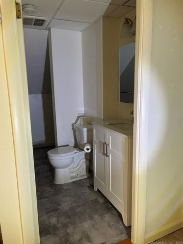 21 Vermont Ter, Southington CT  06489-3212 exterior