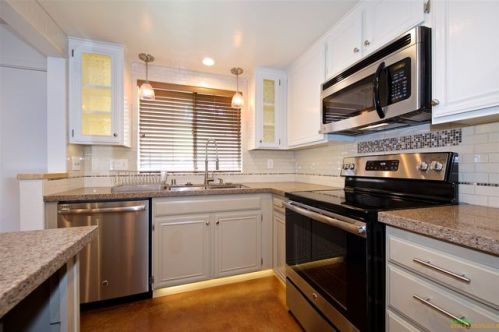 23822 Green Haven Ln, Ramona, CA 92065-4329