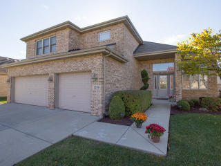 1219 Tower Hill Dr, Downers Grove, IL 60517-7501