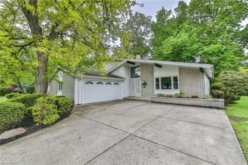 1912 Bromton Dr, Cleveland OH  44124-3730 exterior
