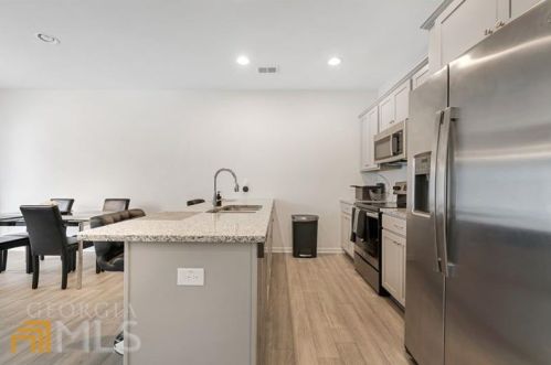 3132 Meadowstone Ln, Atlanta GA  30331-2939 exterior