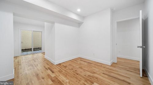 512 4 St, Philadelphia PA 19133-3105 exterior