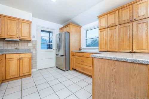 84 Grande Rd, Hartford, CT 06118-2044