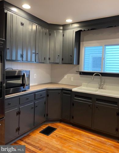 41 New Cedar Ln, Trenton NJ  08610-6319 exterior