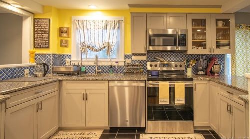 20 Taylor St, Windsor, CT 06095-2434
