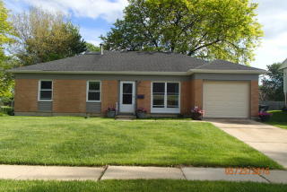 615 Wicker Ave, Streamwood, IL 60107-2141