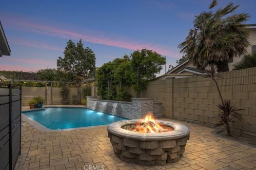 3541 Rose Cir, Seal Beach, CA 90740-3131