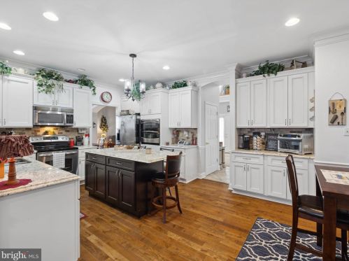 41 Cypress Point Ct, Charles Town WV  25414-3928 exterior