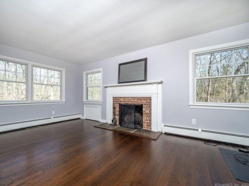 26 Snowberry Ln, Wilton CT  06897-1130 exterior