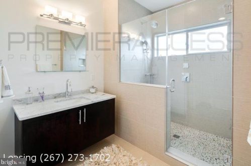 1130 Front St, Philadelphia PA  19147-5522 exterior