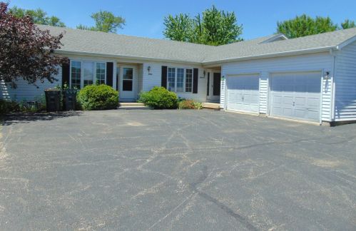 2564 4645th Rd, Somonauk, IL 60552-9629