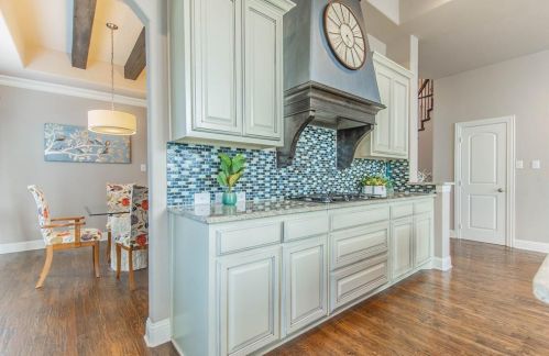 6911 Cyn Mdw Dr, Garland TX  75048-3050 exterior