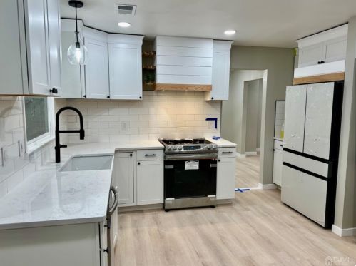22 Ned Ct, Sewaren, NJ 07077-1014