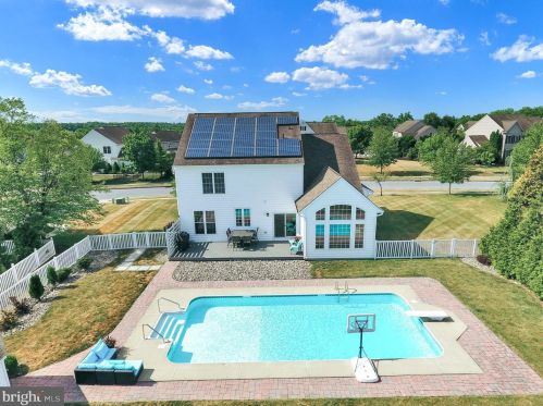 7207 Royal Oak Dr, Harrisburg, PA 17112-8837