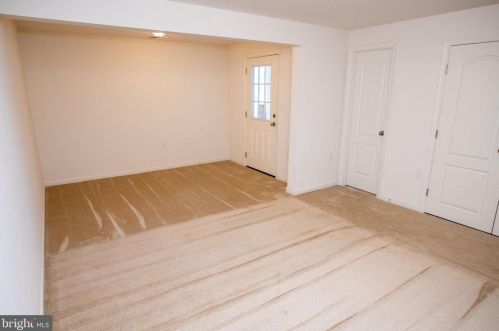 338 Rumbling Rock Rd, Hedgesville, WV 25427-4432