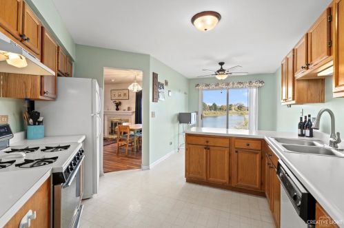 791 Daybreak Ln, Carol Stream IL  60188-3614 exterior