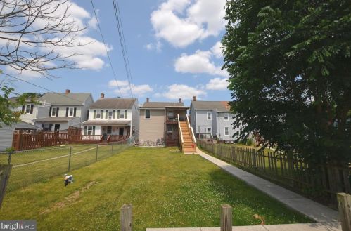 447 Baltimore St, Hanover PA 17331-3205 exterior