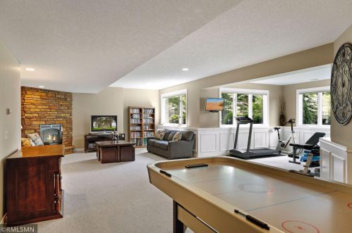 3528 Crestmoor Dr, Saint Paul MN  55125-5028 exterior