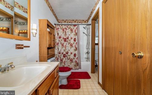 62 Lion Dr, Hanover PA  17331-3847 exterior