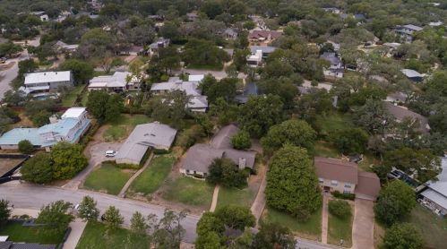 304 Blue Ridge Trl, Austin TX  78746-5409 exterior