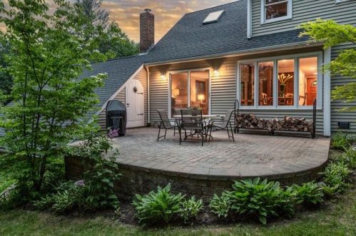 12 Fieldstone Dr, Hampstead, NH 03841-2300