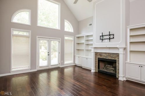 4645 Waterford Dr, Suwanee GA  30024-1459 exterior