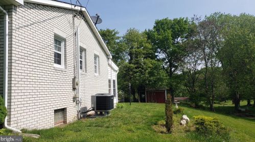 48 Calvin Unger Ln, Berkeley Springs WV 25411-5181 exterior