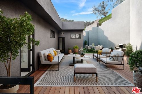 3523 Dixie Canyon Pl, Van Nuys CA  91423-4820 exterior
