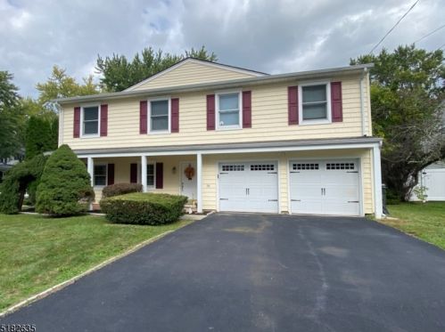 154 Clover Hill Dr, Roxbury Township, NJ 07836-9330