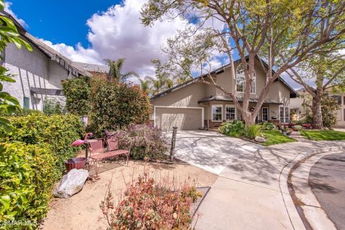 3873 Aztec Ct, Simi Valley, CA 93063-2820