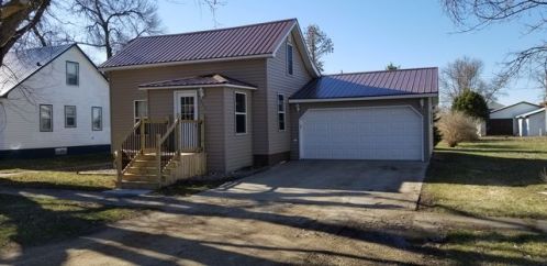 111 Harry St, Castlewood, SD 57223-2047