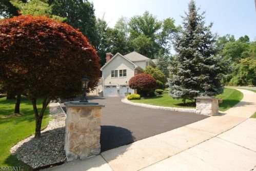 4 Everest Dr, Hackettstown NJ  07840-2844 exterior