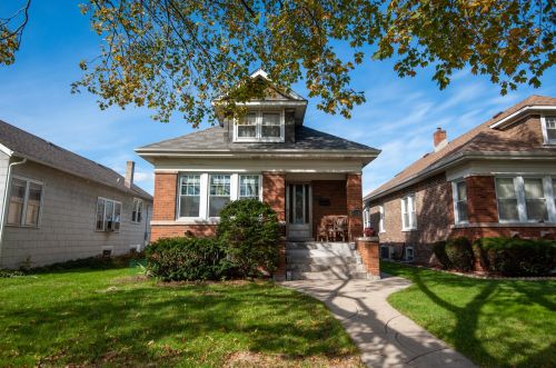 4826 Kentucky Ave, Chicago, IL 60630-2527
