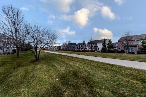 585 Yorkshire Ln, Pingree Grove IL  60140-9159 exterior