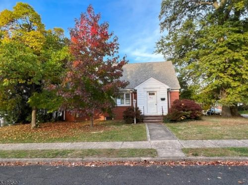 6 Cadmus St, Nutley, NJ 07110-1031