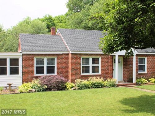 4262 Warren St, Marshall, VA 20115-3752