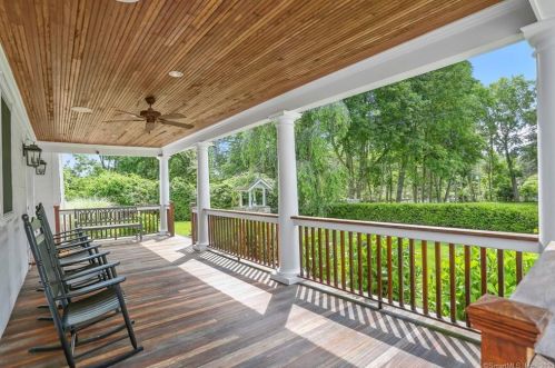 141 Norwalk Rd, Norwalk CT  06850-4406 exterior