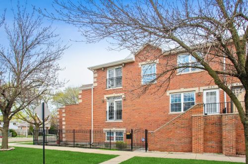 621 Campbell Ave, Chicago, IL 60612-1101