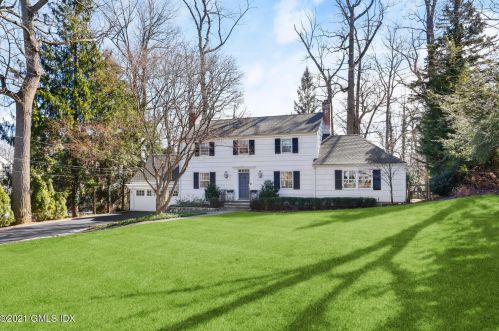 52 Winthrop Dr, Riverside, CT 06878-1912