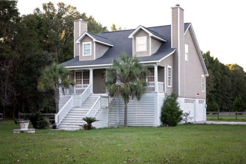 6440 Saint Anthony Dr, Meggett, SC 29449-6035