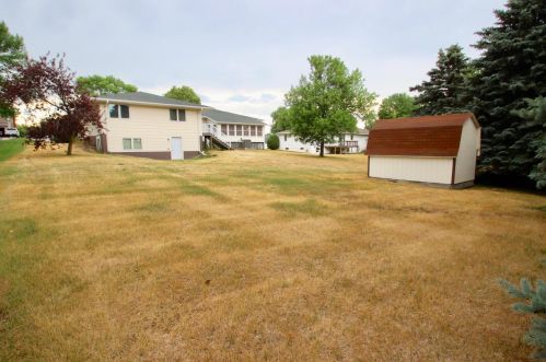 515 East St, Sauk Centre, MN 56378-1538