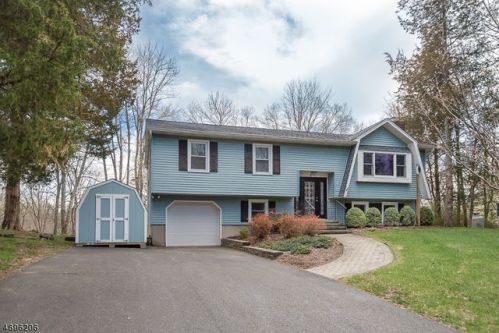 14 Chandoga Dr, Fredon, NJ 07860-6300