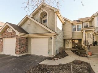 99 Hamilton Dr, Palatine, IL 60067-3485