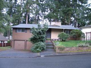 13705 72nd Pl, Redmond, WA 98052-9423