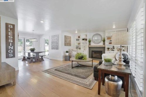 7438 Mancini Ct, Pleasanton, CA 94568-2240